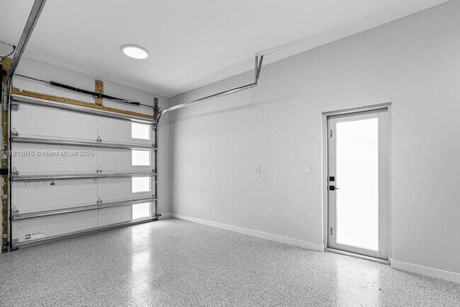 Building Photo - 320 Florida Blvd