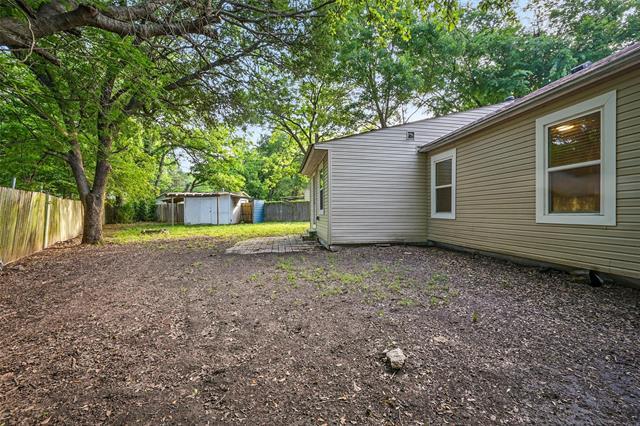 Building Photo - 1003 Pecan Ave