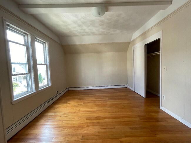 Building Photo - 76 Walnut St