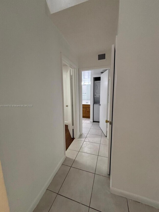 Building Photo - 8335 SW 152nd Ave