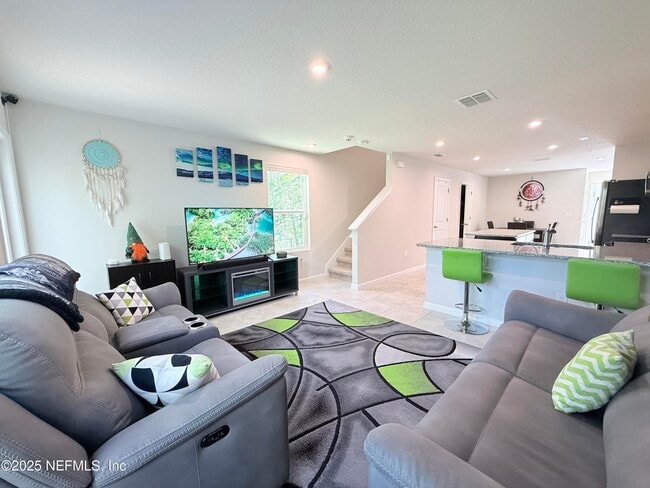 Building Photo - 5885 Creekside Crossing Dr