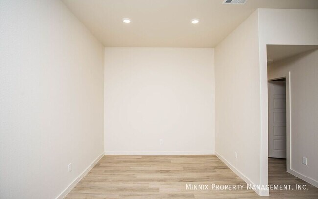 Building Photo - 2140 Langford Ave