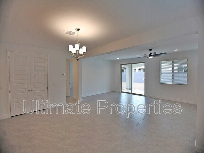 Building Photo - 10210 Indianola Ave