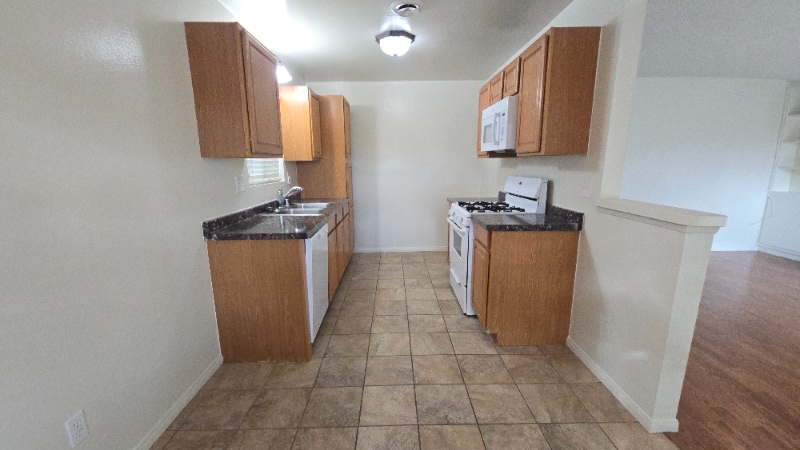 Building Photo - 553 E Lemon Ave