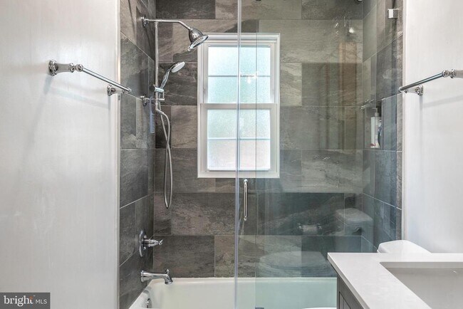 Building Photo - 822 S Royal St