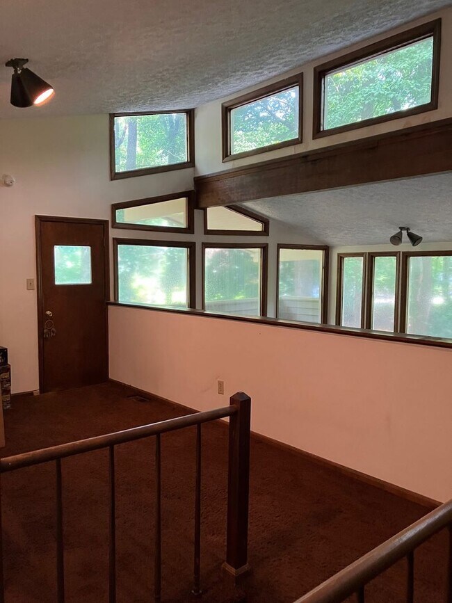 Building Photo - 4852 Rosewell Dr