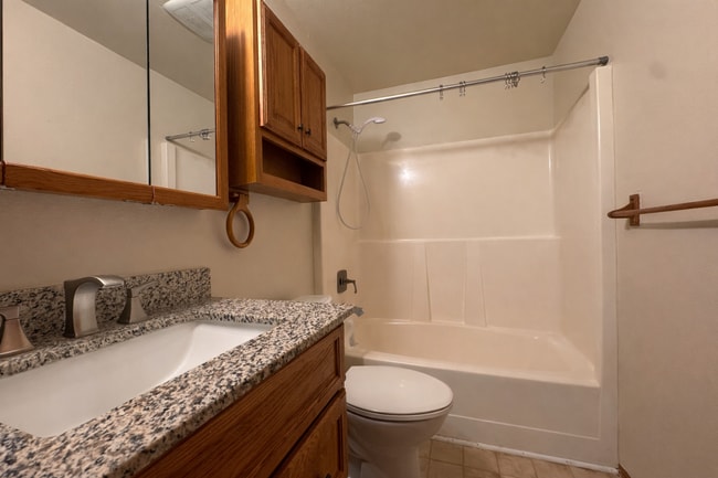 Building Photo - Country Living