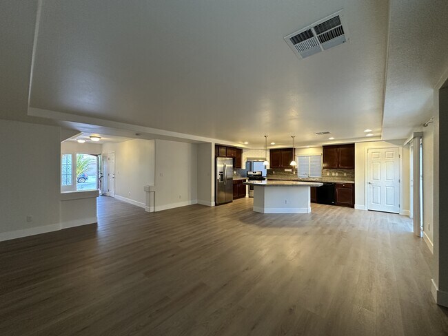 Building Photo - 6752 Philharmonic Ave