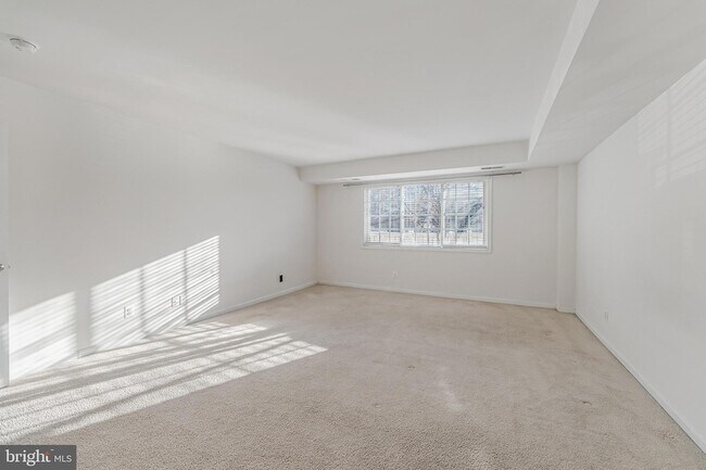 Building Photo - 1417 N Van Dorn St