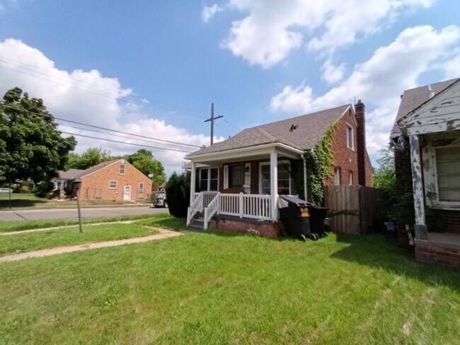Building Photo - 3 bedroom 1.5 bath brick bungalow - AVAILA...