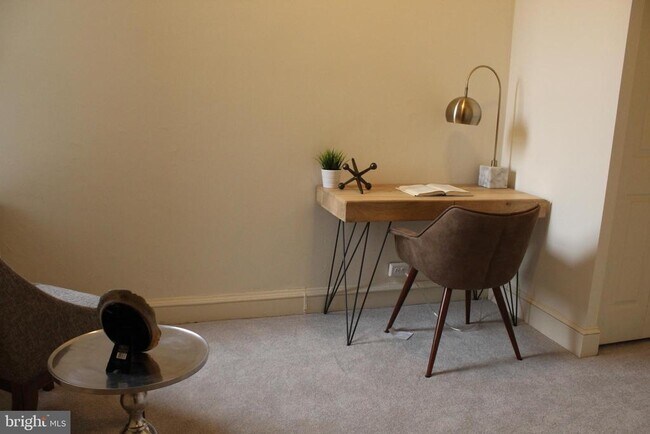 Building Photo - 2031 Locust St