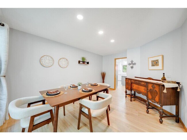 Building Photo - 3757 Bayberry Ln