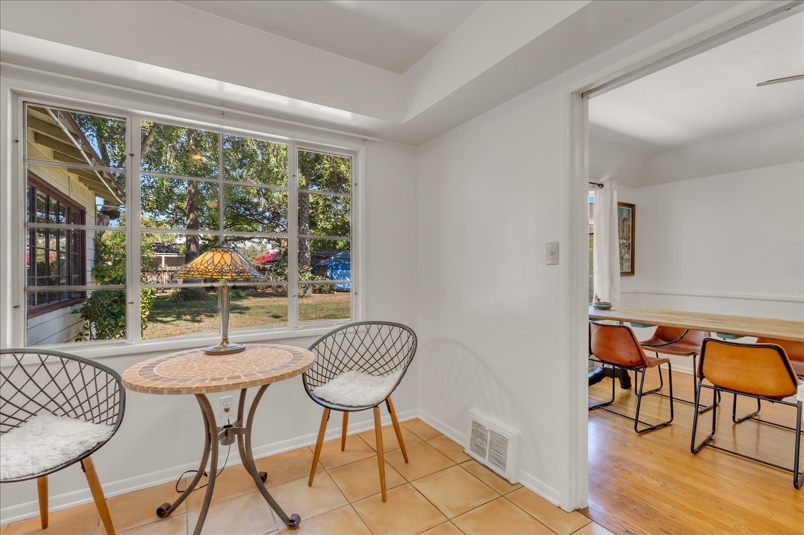 BK nook - 13253 Magnolia Blvd