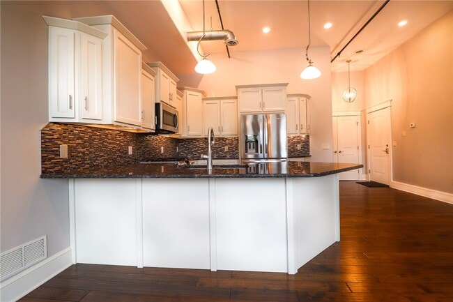 Building Photo - 64 E Market St