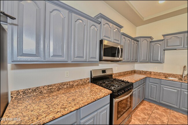 Building Photo - 11651 Dos Palmas Dr