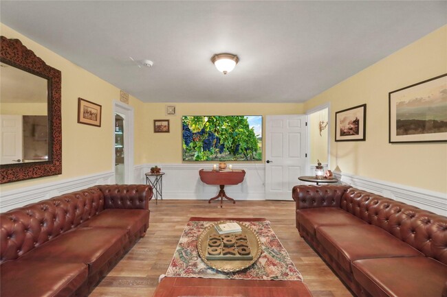 Building Photo - 703 Herricks Ln