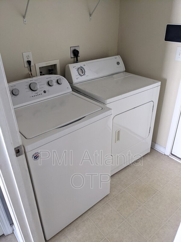 Building Photo - 2150 Lenox Ave