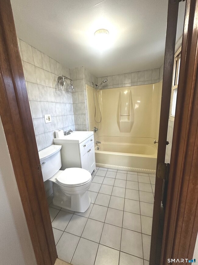 Building Photo - 6 Erin St