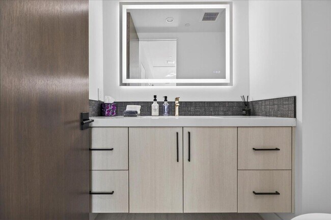 Building Photo - 51116 Avenida Mendoza