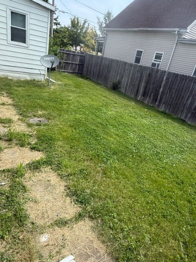 Building Photo - 3 Bedroom / 2 Bathroom House in Peoria