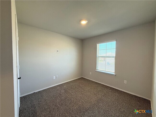 Building Photo - 4902 Vivien St