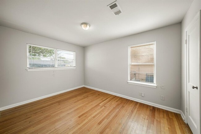 Building Photo - 10506 Barada St