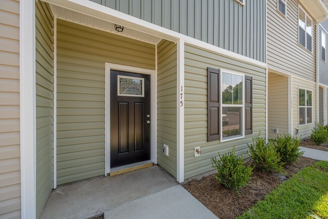 Building Photo - New townhome in Holly Ridge