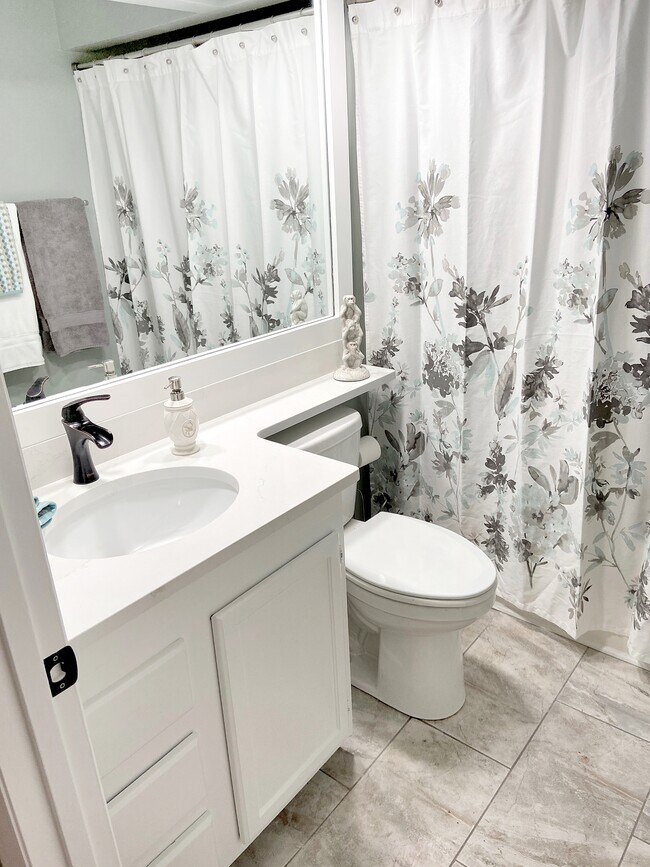 Building Photo - 1575 Ivy Trce