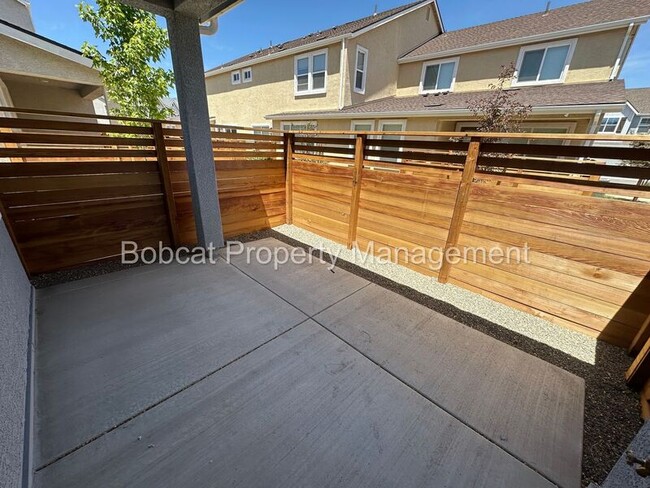 Building Photo - 864 Furlong Dr