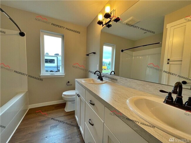 Building Photo - STATUS: *PENDING APPLICATION*   | R245B  |  $2095 + $100 FLAT RATE FOR W/S/G ** MOVE IN SPECIAL**