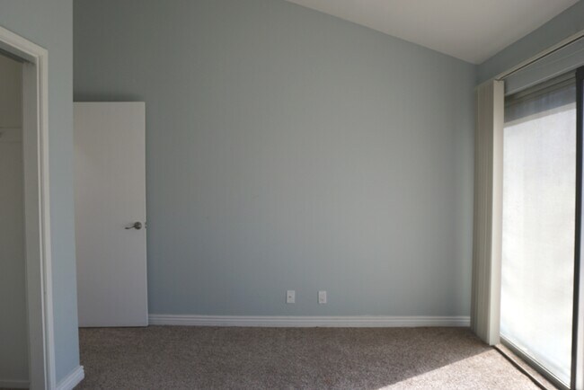 Building Photo - 35106 Mission Hills Dr