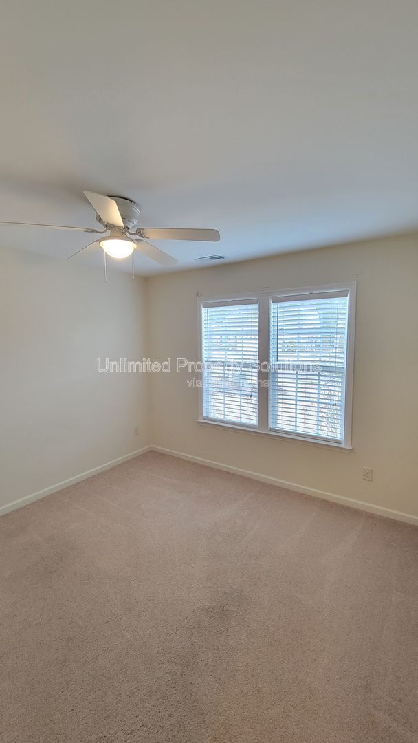 Building Photo - 226 Chambers St