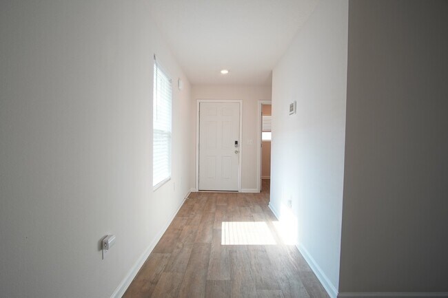 Building Photo - North Pensacola newer construction home– O...