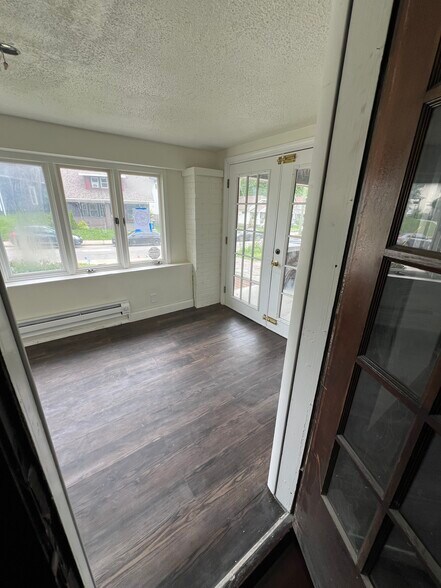 Sunroom - 1235 Tecumseh St