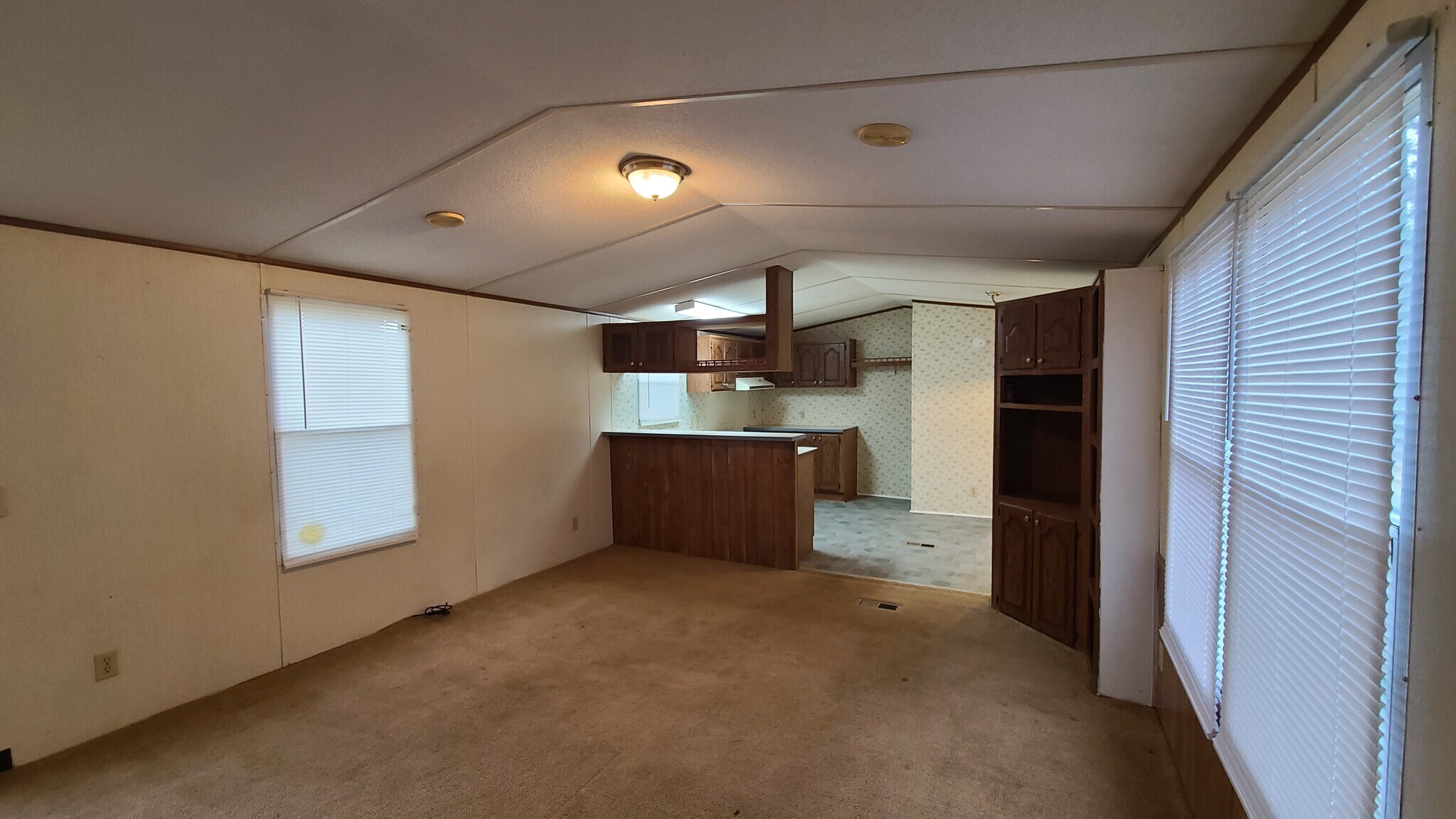 Building Photo - 77 Saturn Ln