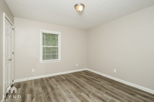 Building Photo - 1359 Lakeview Pkwy