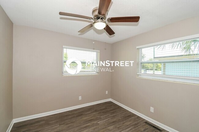 Building Photo - 3 Bedroom Pet-Friendly Home in Jacksonville, FL with Main Street Renewal