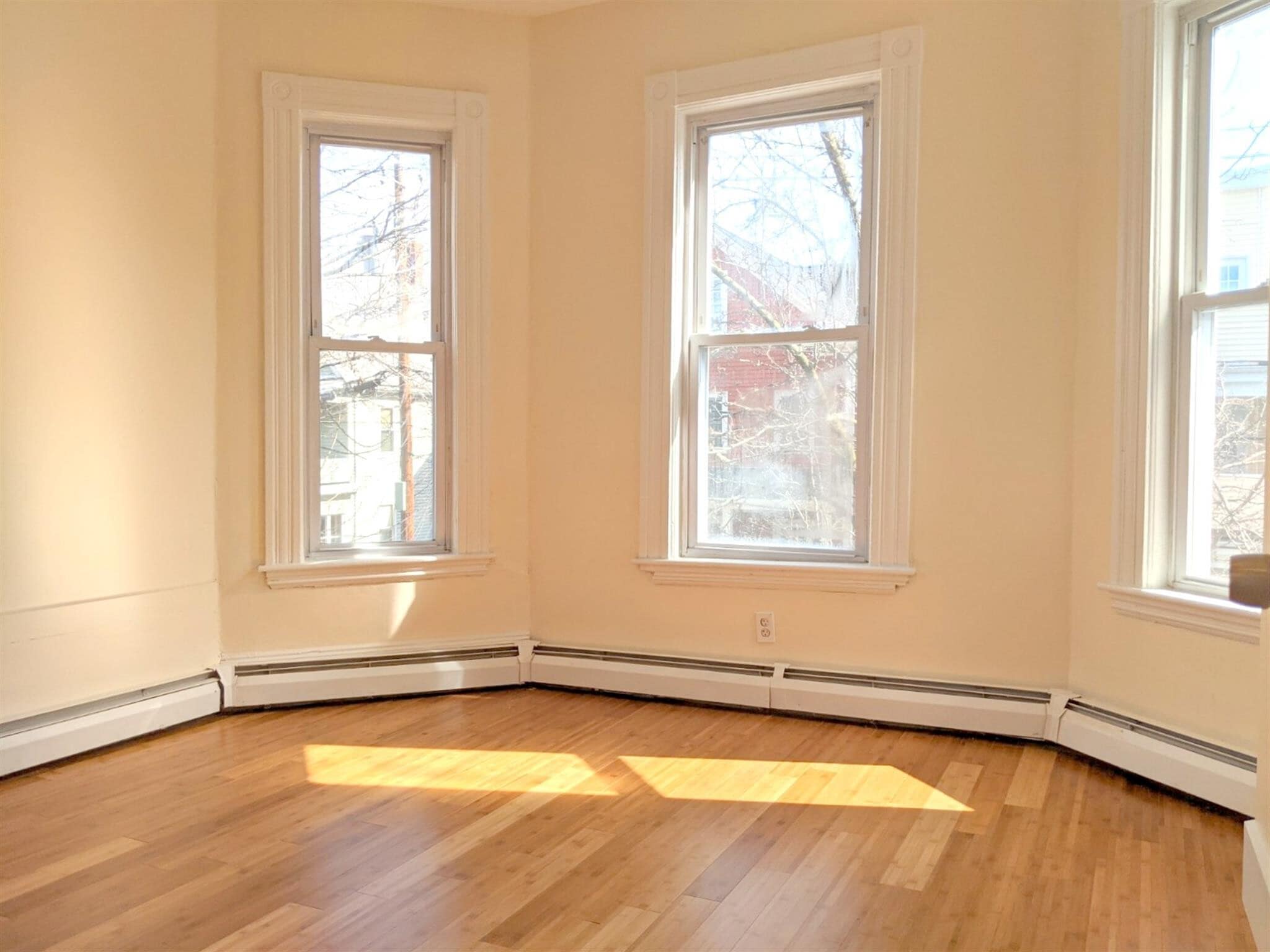 Building Photo - 21 Thorndike St