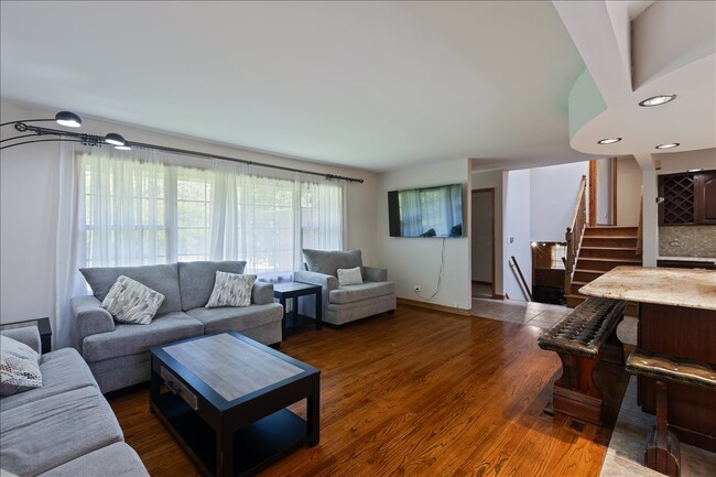 Building Photo - 33 Half Day Rd