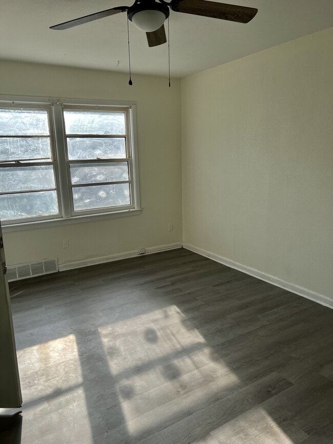 Building Photo - COMPASS POINT LLC /PROPERTY MGMT
