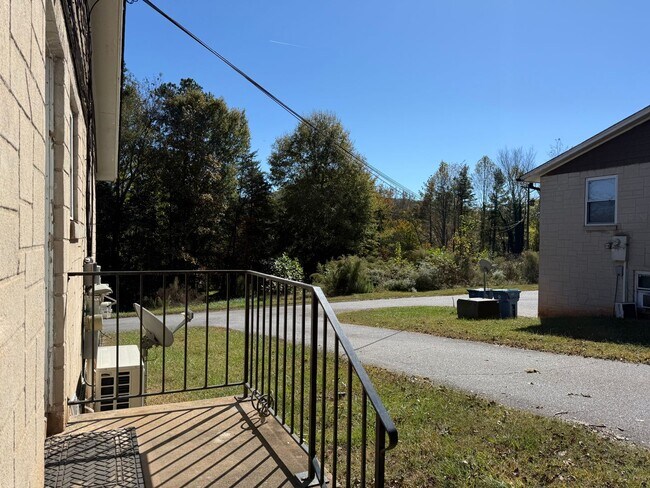 Building Photo - For Rent – $1,020/month | 2 Bed | 1 Bath