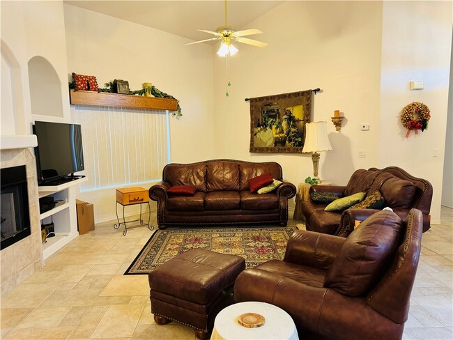 Building Photo - 2057 Sandtrap Ln