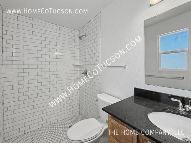 Building Photo - 1319 E Louisiana Dr