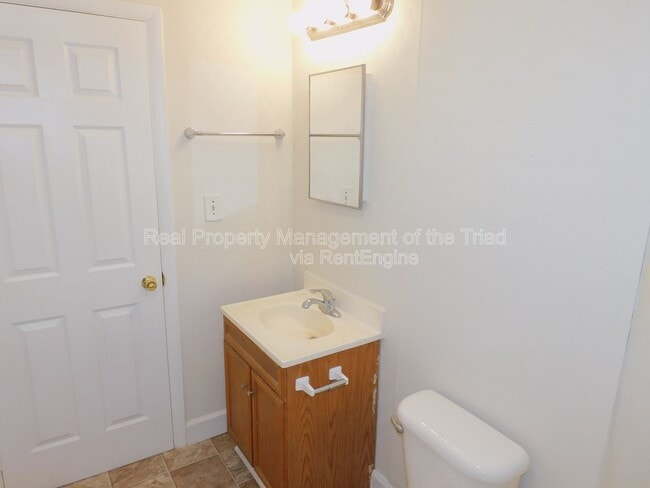 Building Photo - 2300 Willow Rd