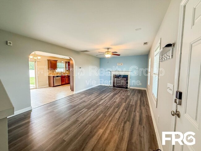 Building Photo - 1217 Teakwood Dr