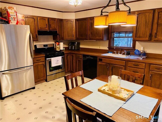 Building Photo - 123 Woods End Rd