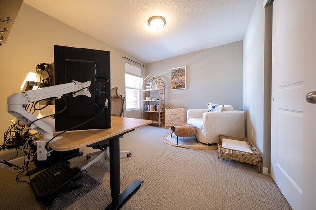 Building Photo - 756 Stonegate Rd