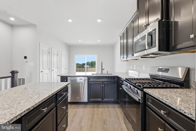 Building Photo - 16130 Hyde Pk Pl