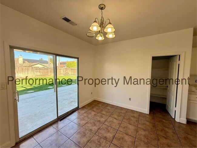 Building Photo - 4 Bed/2 Bath in SW Bakersfield w/ RBP, Solar & $0 Deposit Option