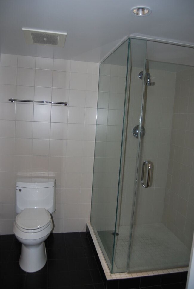 Building Photo - 1 BR 1 BA Condo in The Montage